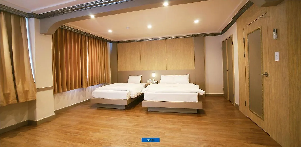 Hotel Raum Jeju