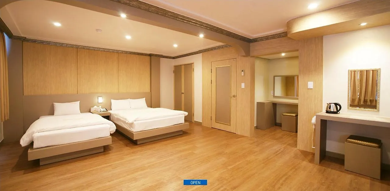 Hotel Raum Jeju